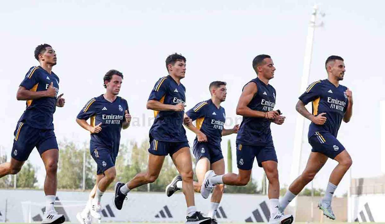 Luego de los exámenes médicos, la plantilla del Real Madrid se dirigió a la ciudad deportiva de Valdebebas para realizar la primera práctica.