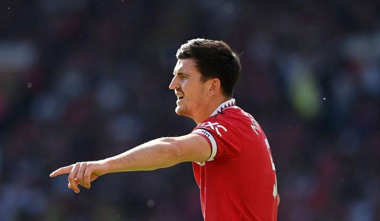 Según medios ingleses, el Manchester United ha decidido poner en venta al defensor Harry Maguire, jugador señalado por sus errores en varios juegos que disputó. Los Diablos Rojos estarían pidiendo 58 millones de euros por el zaguero.