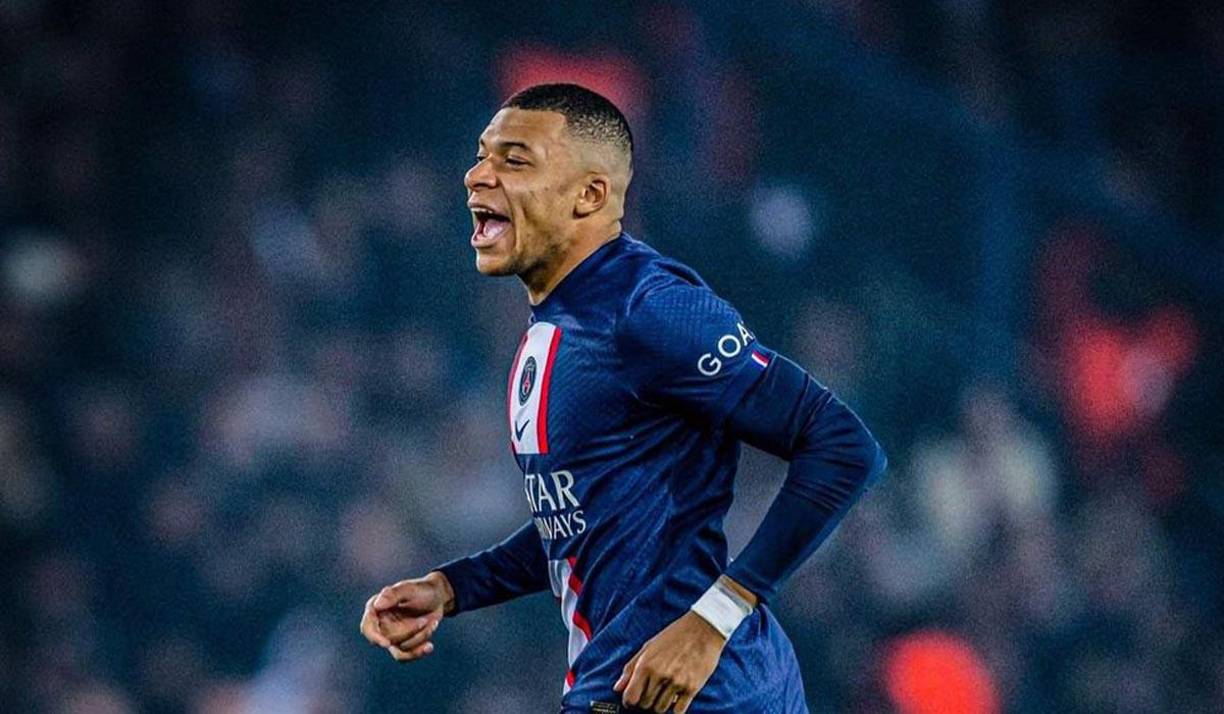 Según ‘L’Équipe’, el club parisino está dispuesto a hablar con todo el mundo sobre el fichaje de su número 7, al que ha dejado fuera de su gira de verano por Japón y Corea del Sur, una forma de ponerle más presión, en el pulso por su futuro.