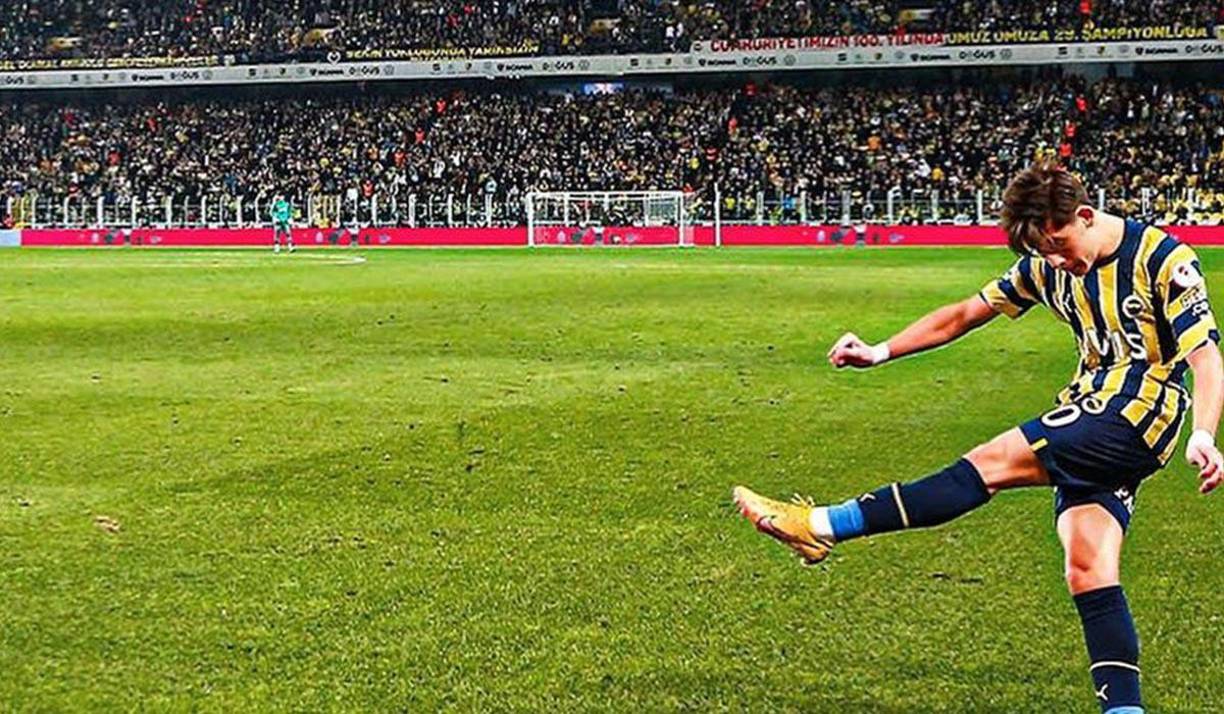 Ese deseo de Güler trastocó los planes iniciales del Barcelona. Antes de poder comprometerse con el futbolista formalmente, el Barça debía valorar muchas cosas. En primer lugar, ver si podía encajar financieramente su fichaje para este mismo verano, teniendo en cuenta las limitaciones con las que se encuentra el Barça por el ‘fair play’ de LaLiga. El club no se podía arriesgar a ficharlo y luego no poder inscribirlo.