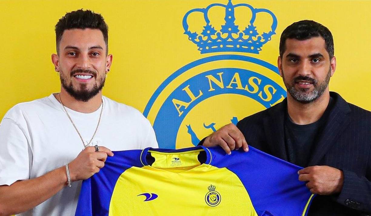 El lateral brasileño Alex Telles es nuevo jugador del Al Nassr de Arabia Saudita, club donde juega Cristiano Ronaldo. Firma hasta junio de 2026.