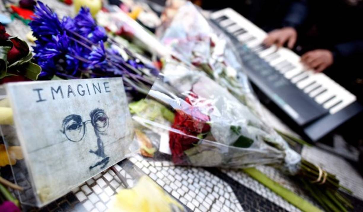 El himno 'Imagine' de Lennon ha pervivido durante décadas como símbolo de la oposición a la guerra y la violencia y se ha escuchado repetidamente este año tras atentados como los de París.