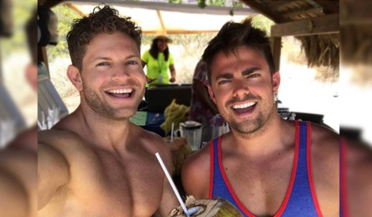 Bennett fue accidentalmente catalogado como homosexual por la jueza de Dancing with the Stars Julianne Hough en 2014