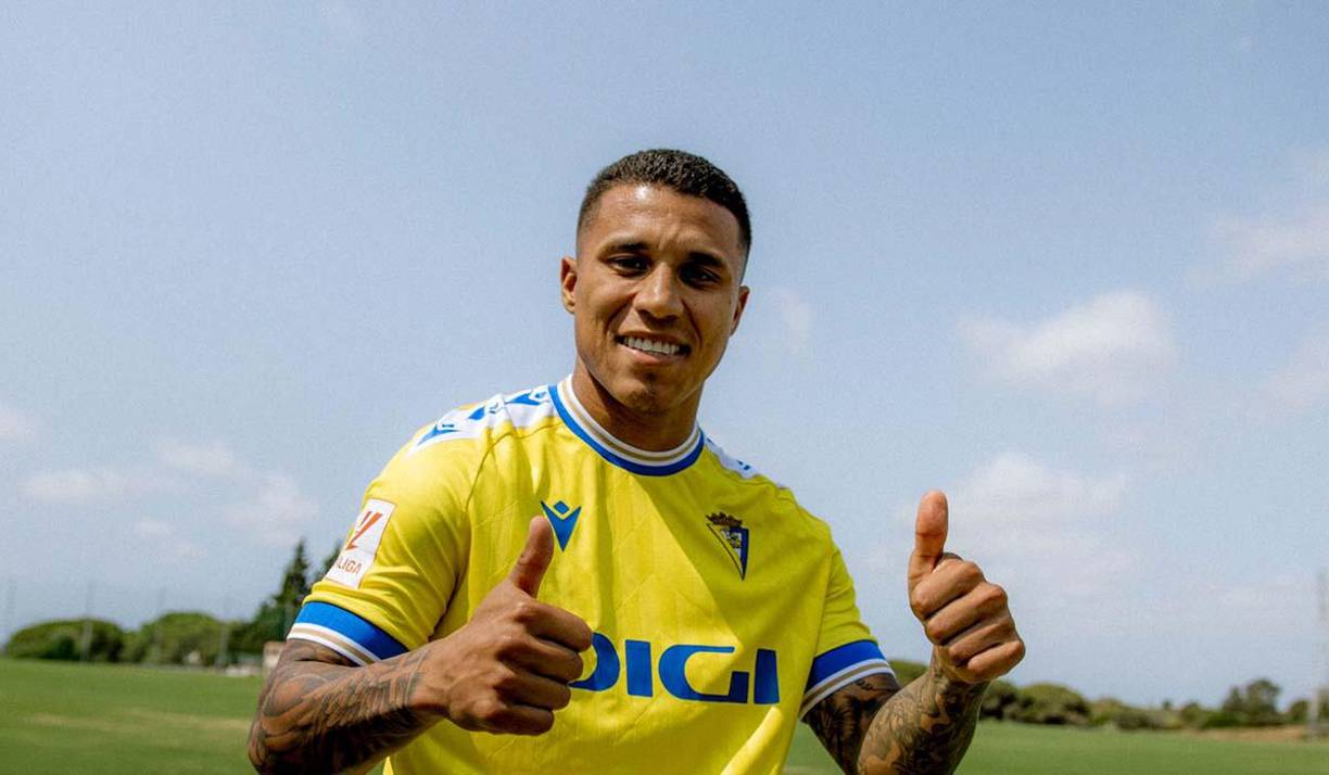 OFICIAL: Darwin Machis es nuevo jugador del Cádiz. El venezolano llega cedido desde el Valladolid hasta el final de la temporada.