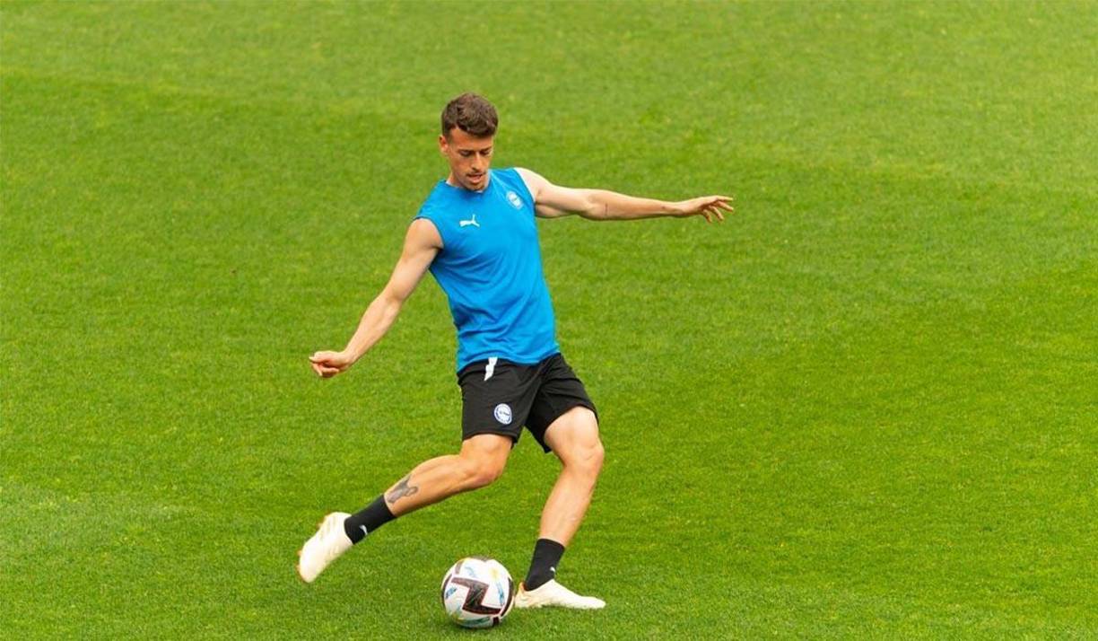 El Real Madrid anunció de forma oficial el traspaso del futbolista español Antonio Blanco al Deportivo Alavés. Firmó hasta el 2027.