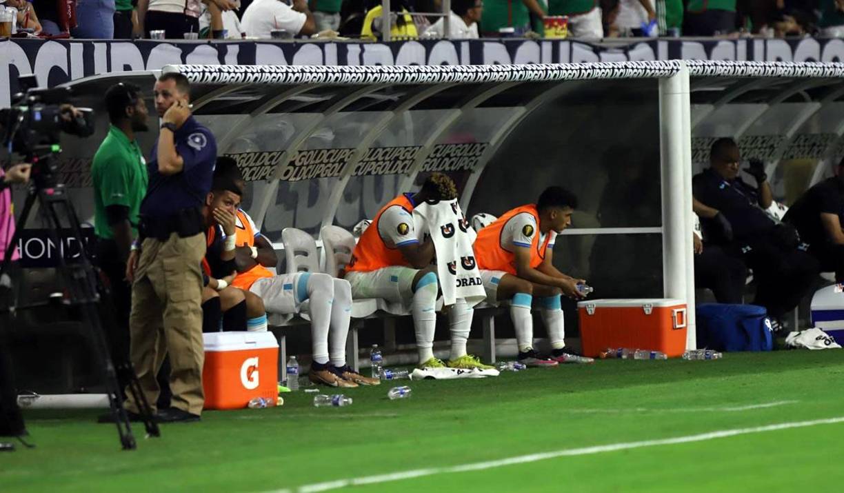 Jorge Benguché se dejó ver destrozado en la dolorosa derrota de Honduras ante México.