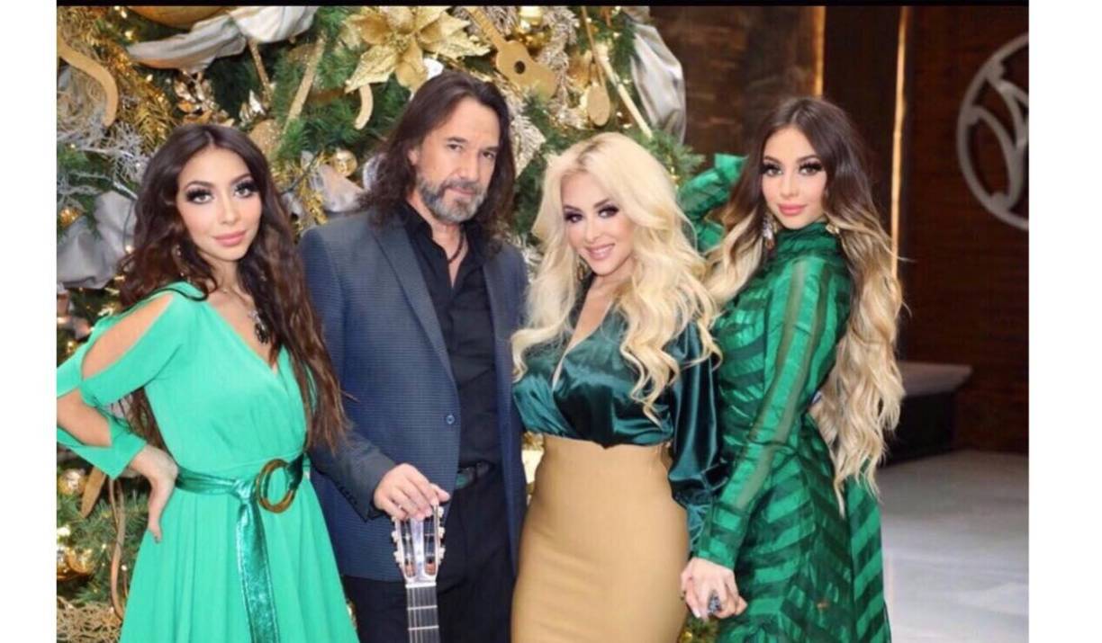 Su experiencia en el medio ha sido hasta el momento cantar en algunos conciertos de su papá junto a su hermana Alison, lo hicieron hasta antes de la pandemia, pero espera pronto interpretar su propia música en un escenario.