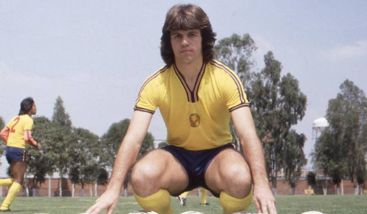 Es de los más caracterizados de su país al ser trimundialista; uno como jugador y dos como técnico que fueron en 1986, 2002 y 2010, respectivamente.