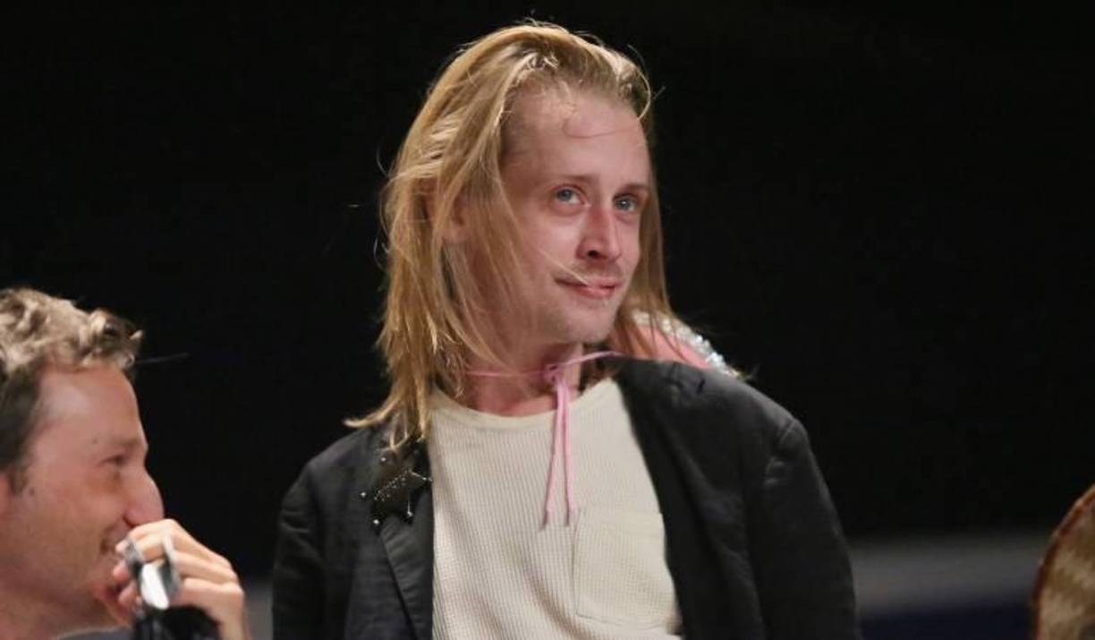 El 10 de mayo de 2000, su media hermana, Jennifer Adamson, murió de una sobredosis de drogas. El 10 de diciembre de 2008, su hermana mayor, Dakota, murió tras ser atropellada por un automóvil. Sin embargo...