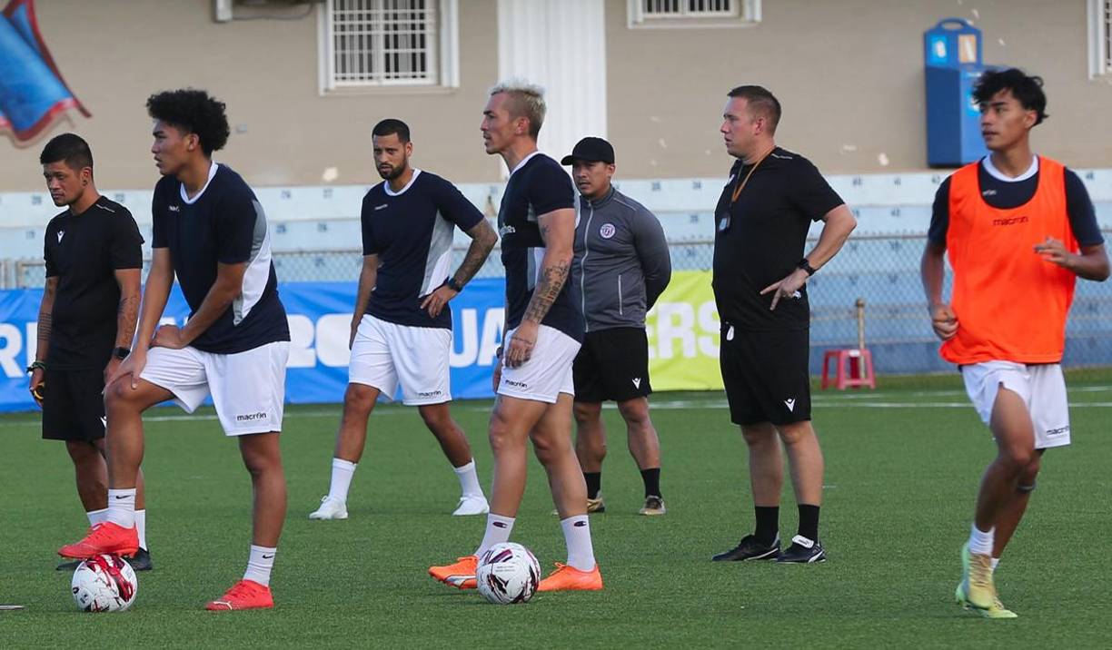 Debido a las condiciones del territorio, se juega en las canchas 1 y 2 del Guam Football Association National Training Center.