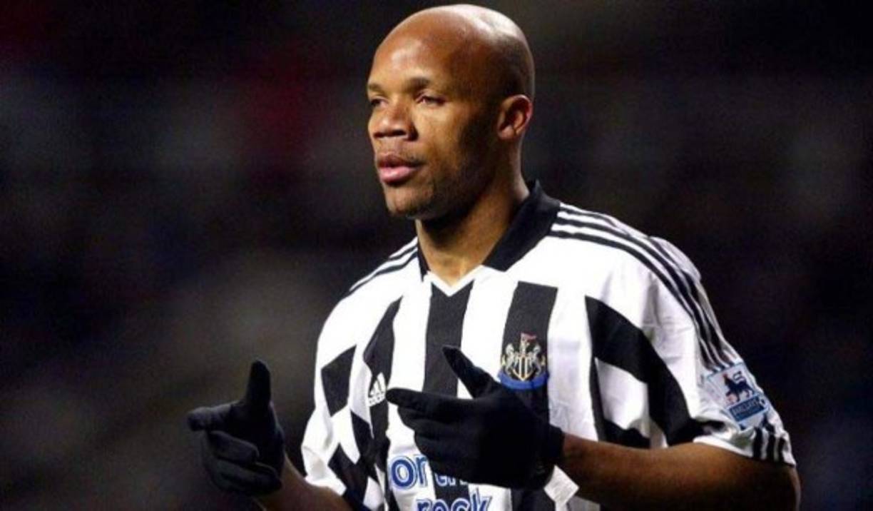 Jean-Alain Boumsong: Futbolista camerunés, naturalizado francés, que jugó en el Newcastle de Inglaterra.