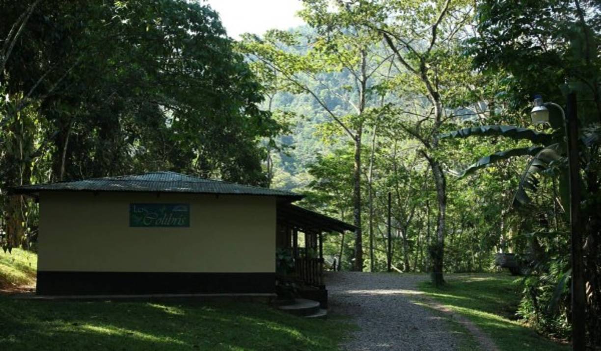 En Panacam hay un hotel con cabañas, muy visitando por estudiantes, extranjeros y amantes de la naturaleza.