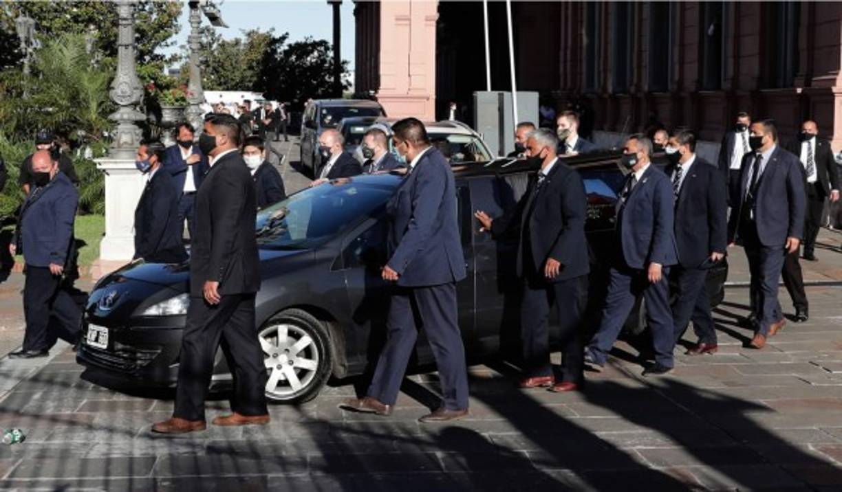 Los que fueron compañeros de Maradona en el Mundial del 86 no faltaron para despedir a su amigo.