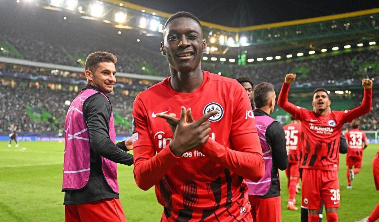 Otro deseo es el francés <b>Randal Kolo Muani</b>, de 24 años de edad. Está firmando una enorme temporada en el Eintracht Frankfurt de la Bundesliga de Alemania.