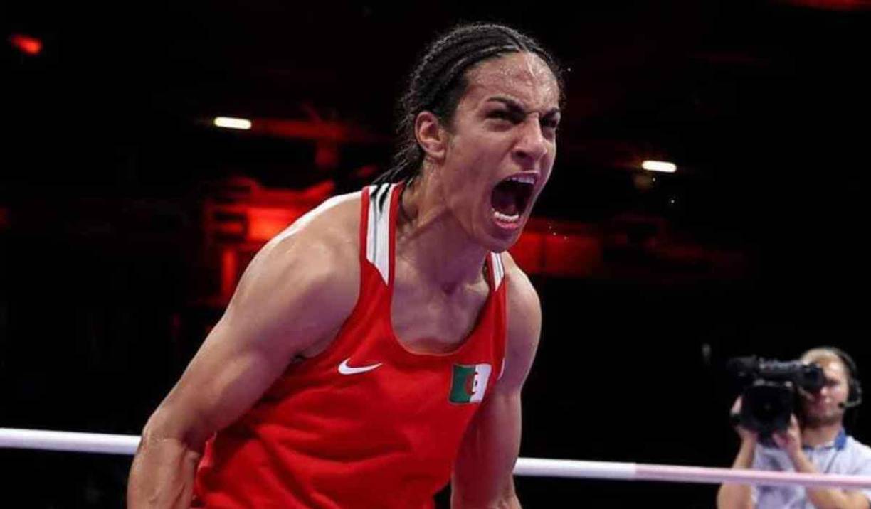 Además, la investigación sugirió que la argelina, aunque viva “plenamente como mujer”, debería someterse a una transición sexual con “corrección quirúrgica” y una “terapia hormonal” para reducir sus niveles de testosterona.