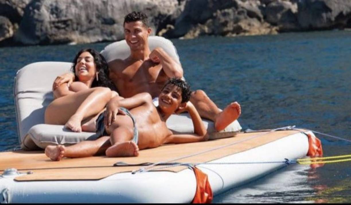 Cristiano Ronaldo disfruta junto a su familia de un merecido descanso y han elegido pasarla a lo grande en Mallorca, España.