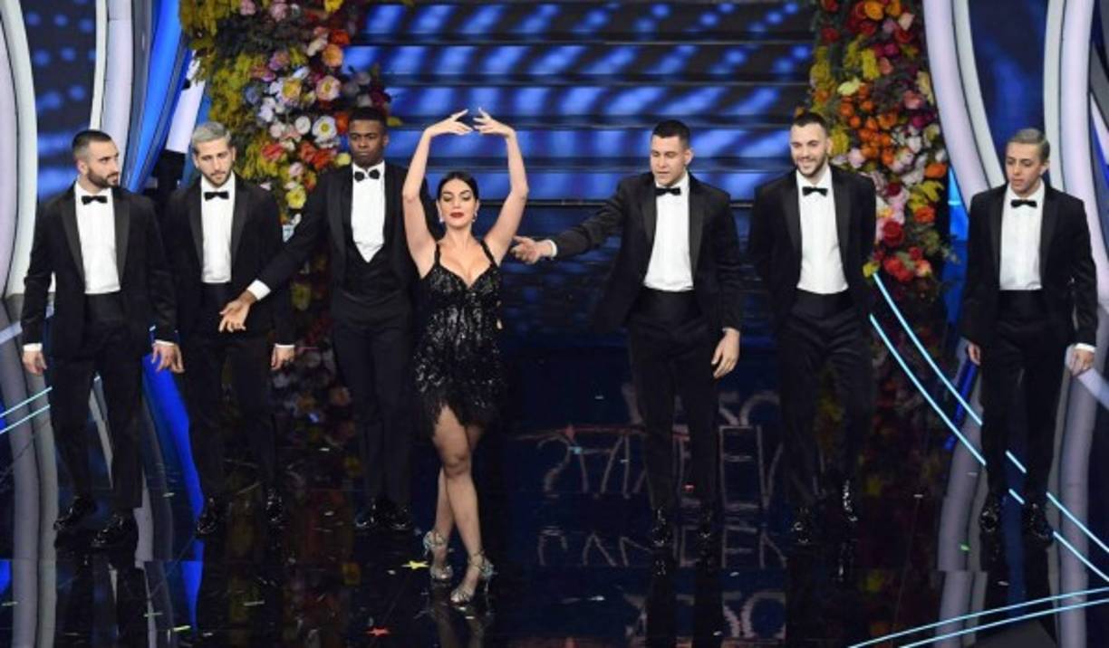 Así se movió Georgina Rodríguez en el escenario del famoso Teatro Ariston de San Remo.