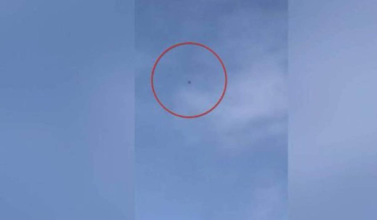 La Selección hondureña descubrió que este dron los estaba espiando en pleno entrenamiento e inmediatamente pararon la práctica y lo denunciaron. Los australianos pretendían descubrir un posible 11 titular de la H.