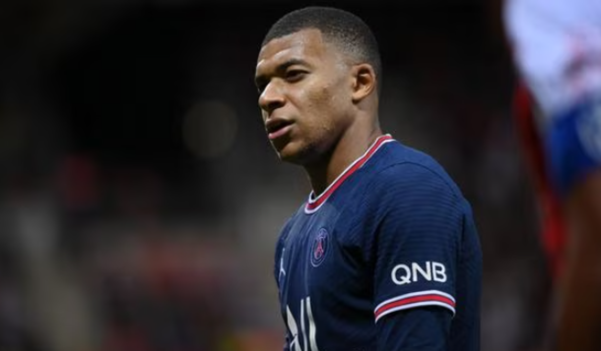 El Al-Hilal saudí estaría dispuesto a desembolsar 200 millones de euros para llevarse a Kylian Mbappé, quien también interesa al Chelsea, que aún no ha formulado una oferta, según apuntan este sábado varios medios franceses.