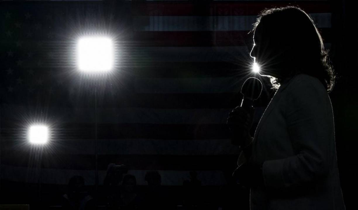 También consiguió el respaldo del expresidente Bill Clinton y su esposa y exsecretaria de Estado Hillary Clinton.