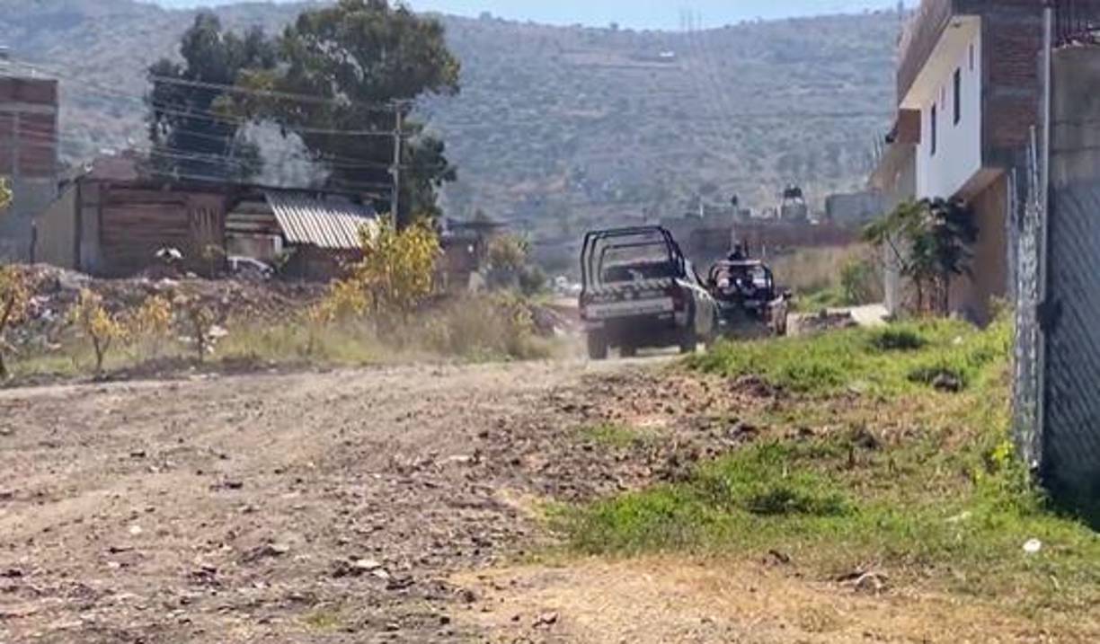 Angamacutiro se ubica en la zona limítrofe de Michoacán y el Estado de Guanajuato, donde autoridades han identificado la presencia de células de grupos de narcotraficantes autodenominadas como Cartel Jalisco Nueva Generación (CJNG), Cartel de Los Caballeros Templarios y Cartel de Santa Rosa de Lima.