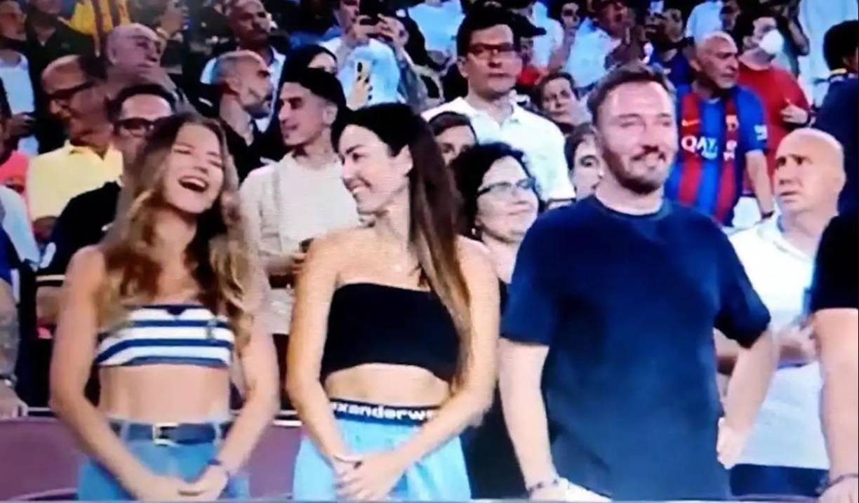 Anna Lewandowska disfrutó con los goles que le dedicó Robert Lewandowski.