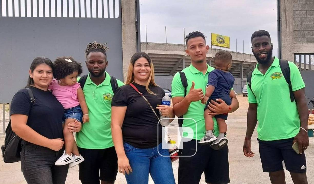 Varios jugadores del Parrillas One llegaron al recinto acompañado de sus parejas.