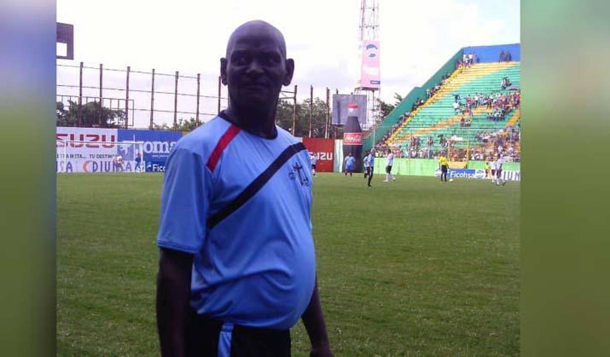 Allan Anthony Costly: Defensor central que aparece en el mejor 11 de todos los tiempos del fútbol hondureño. El padre de Carlo Costly jugó el Mundial de España 82; perteneció al Real España , Petrotela, Tela Timsa y jugó en el fútbol español con el Málaga.