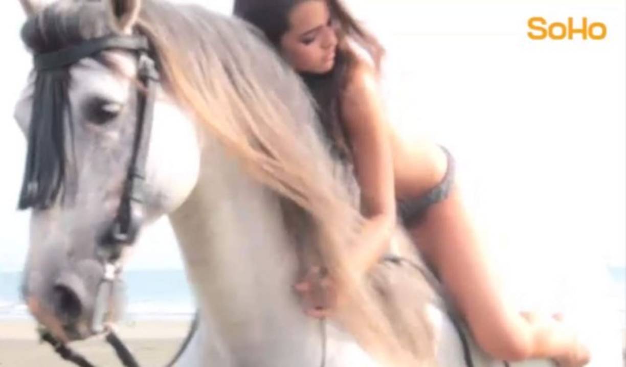 'Hay quienes le ven el morbo y miran el cuerpo de la mujer como un objeto, pero no tiene que ser así. Si fuera el trasero de un hombre, seguramente nadie habría dicho nada. Fue muy interesante analizar la sociedad en la que vivimos” dice.