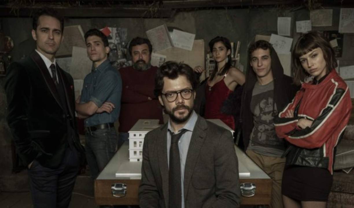 1. El título original no era La casa de papel. La serie iba a llamarse 'Los desahuciados', debido al origen de muchos de sus personajes. Aunque no afecta a la calidad de la serie, el título con el que finalmente se quedaron fue 'La casa de papel'.