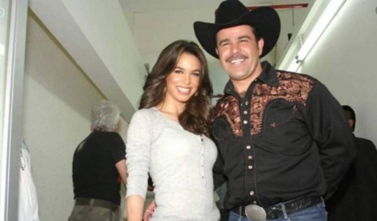 Ahora que la actriz está en la obra de teatro Chicago, luego de varios años de ausencia en el mundo del espectáculo, asistió a la alfombra roja de la obra 'La jaula de las locas', Gaytán fue cuestionada al respecto de estas especulaciones, sobre todo porque llegó acompañada de sus hijos y no del actor.