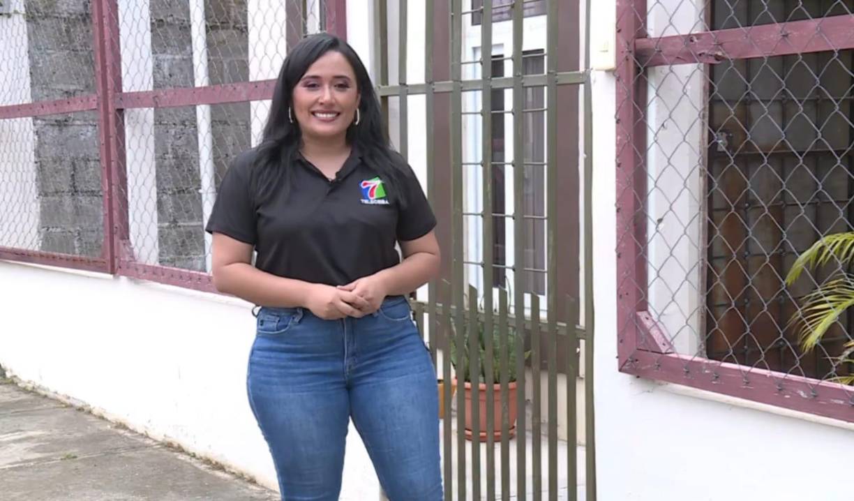 Rebeca Vega es una talentosa joven que maneja las redes sociales del canal Teleceiba, también hace reportajes especiales como historias de vida y emprendimientos, entre otros para el canal. 