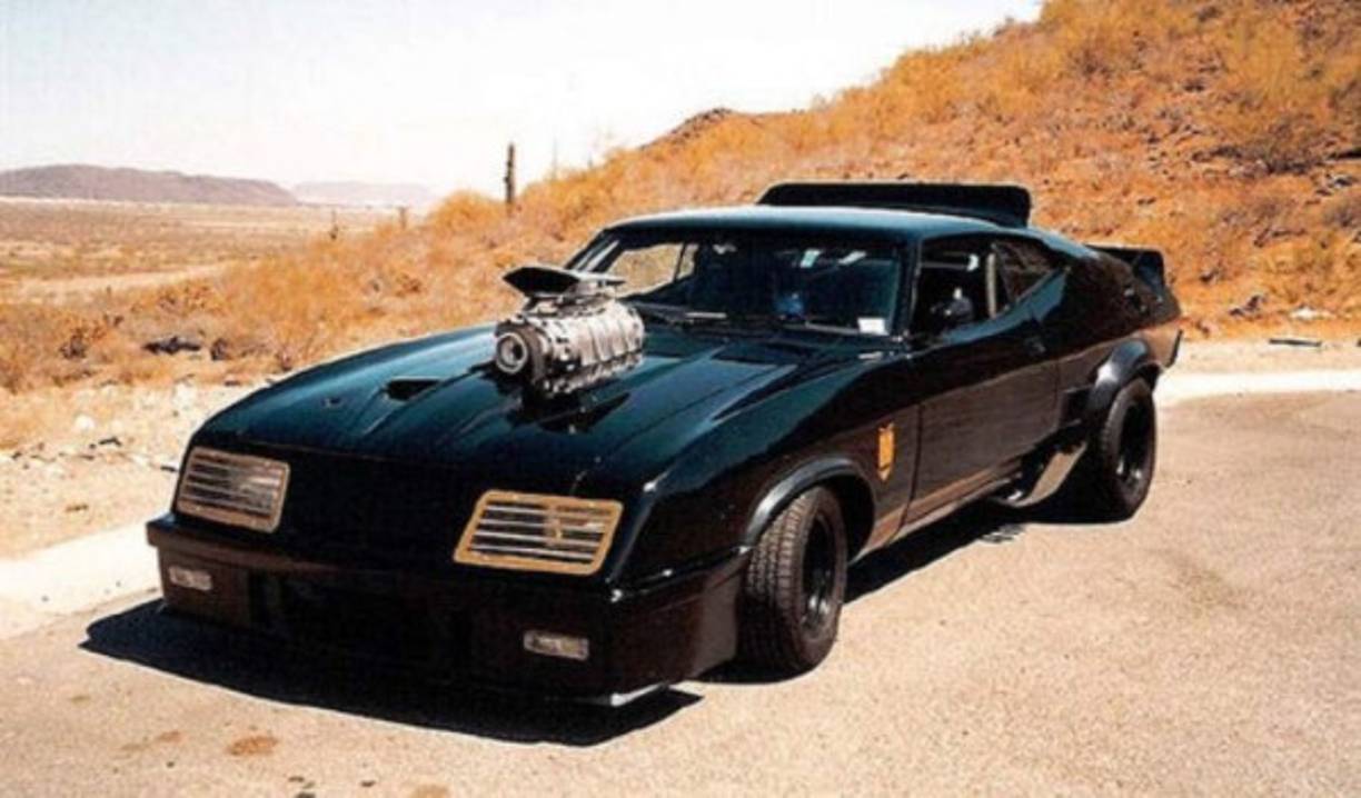Conducido por Max Rockatansky, el legendario personaje que hizo famoso Mel Gibson en la serie de películas de Mad Max, el Interceptor era un Falcon XB-GT de 1973. El enorme motor que sobresale de la cubierta habla de su legendaria potencia.