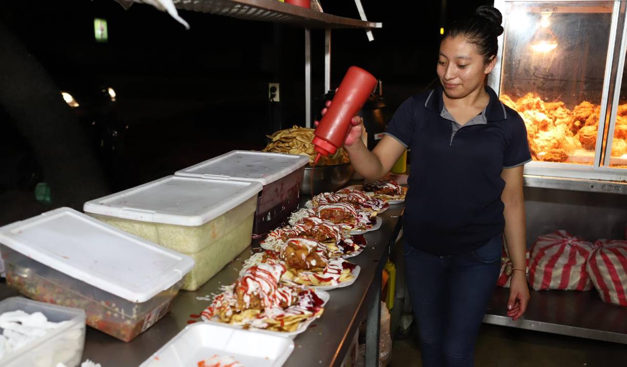 Este negocio, con 3 años de existencia, se ubica entre la Avenida Juan Pablo y 12 calle, frente a la extinta Empacadora Continental. De lunes a jueves opera de 3:30 pm a 11:00 pm, y de viernes a domingo de 11:30 meridiano a 11:00 pm. En enero de 2024 su horario se ampliará de 11:30 meridiano a 11:00 pm todos los días.