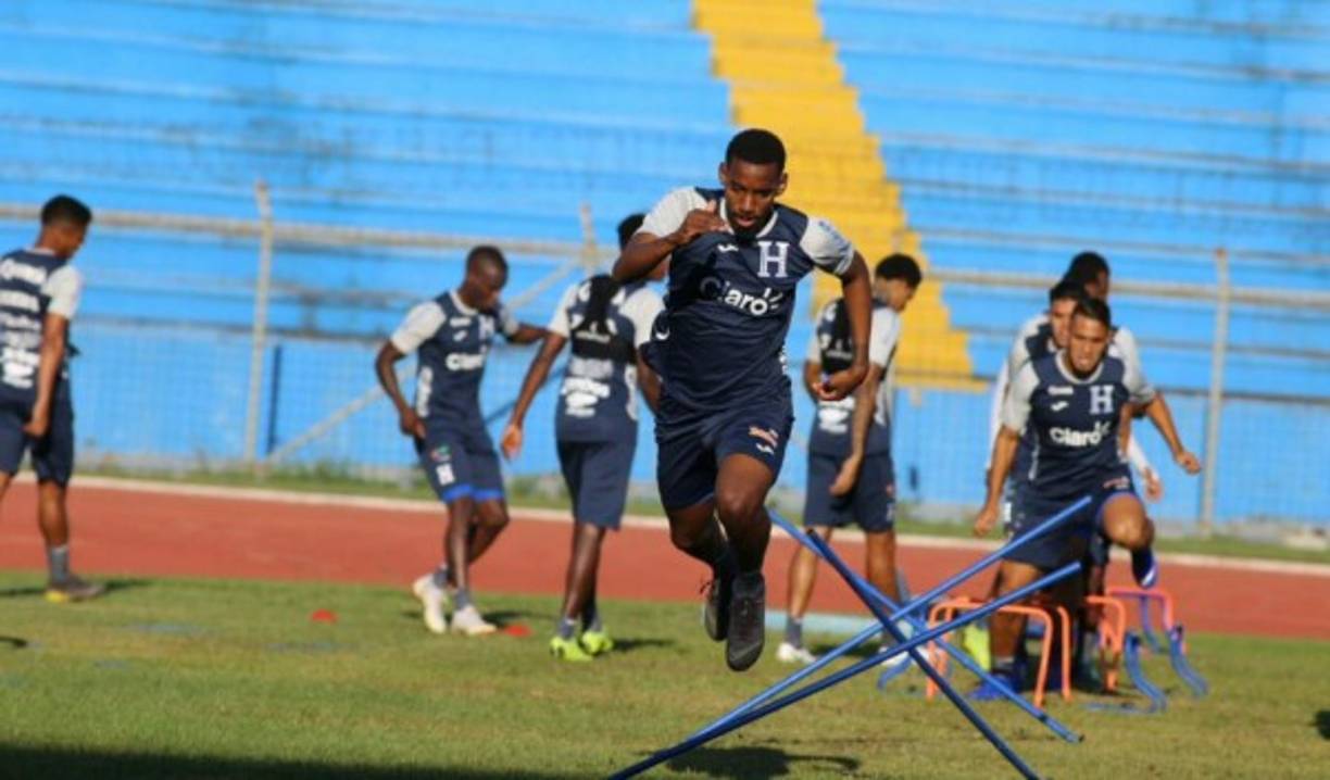 Y completa la alineación de Honduras el delantero Bryan Róchez. El atacante del Nacional de Portugal hará dupla con Antony Lozano.