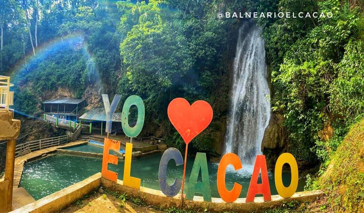 En las instalaciones del balneario encontrará múltiples espacios muy hermosos y cómodos para convivir con sus seres queridos, tales como mesas para comer, baños, vestidores y hermosos murales pintados que exaltan la belleza de Honduras.