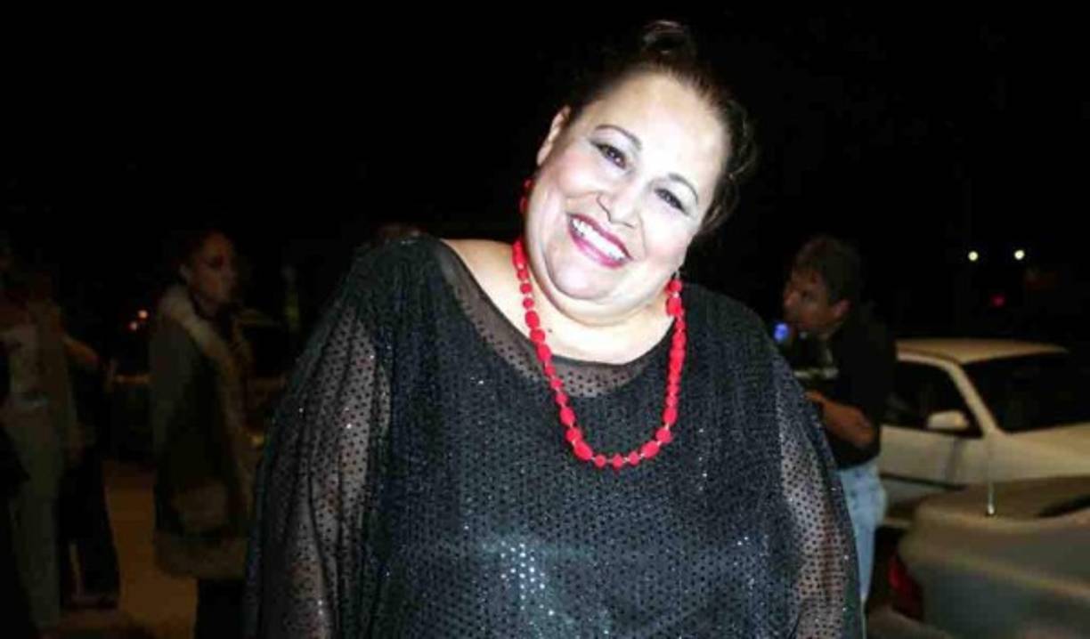 La actriz María Dolores Salomón 'La Bodoquito' falleció este jueves a la edad de 63 años de un paro cardiorespiratorio. Su colega Carmen Salinas informó el fallecimiento a través de Twitter.'Sigue la tristeza en el medio artístico, acaba de fallecer en el Hospital 20 de Noviembre Dolores Salomón 'La Bodoquito', mi sentido pésame'.