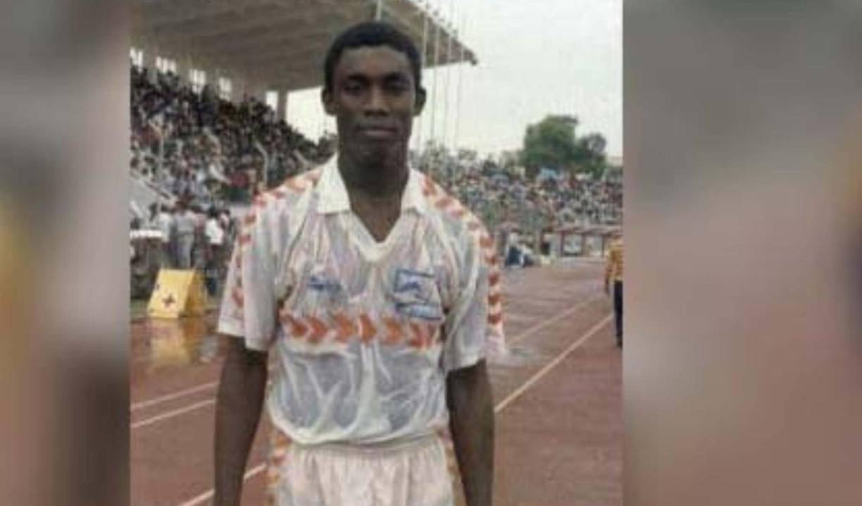 Richardson Smith: Lo colocamos en el centro del campo como una de las grandes ausencias del 11 ideal de todos los tiempos. Destacó por su coraje a la hora de recuperar los balón y su excelente remate de larga distancia. Disputó cuatro procesos mundialistas con la H.