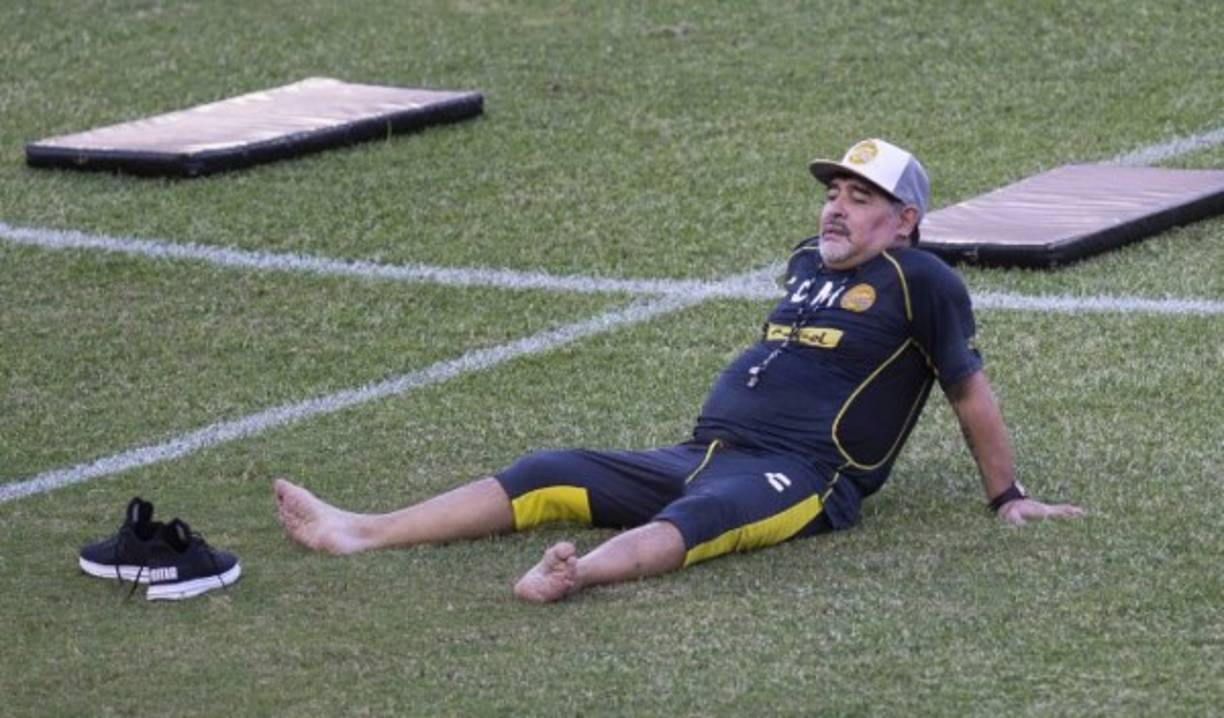 En el vínculo firmado entre Maradona y Dorados, consta una claúsula de renovación automática siempre y cuando el equipo logre el ascenso a primera división (Liga MX), lo cual es el objetivo principal de Maradona quien en su presentación afirmó que 'no venimos de vacaciones'.