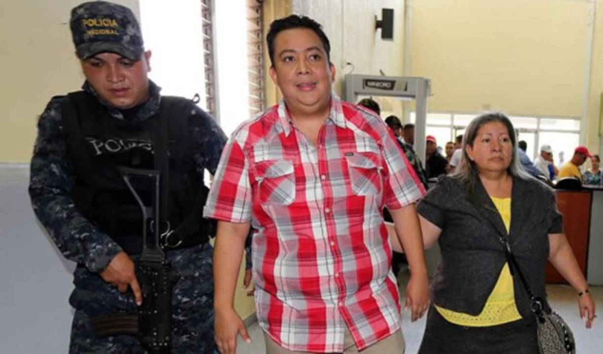 “Fredy Renán Nájera Montoya utilizó su posición en el Congreso hondureño para facilitar grandes cantidades de drogas y realizó actos de corrupción, utilizando equipos de seguridad, los que poseían armas peligrosas y mortales que amenazan el Estado de derecho y la vida de inocentes. La DEA continuará persiguiendo a estas personas que son peligrosos criminales y sus redes violentas con nuestras contrapartes en todo el mundo utilizando todas las herramientas de aplicación de la ley a nuestra disposición”, expresó Raymond Donovan, agente especial que conoció del caso del diputado.