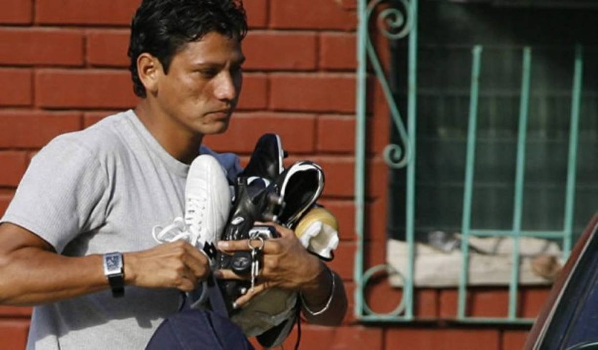 El jugador hondureño Óscar 'Pescado' Bonilla, es ahora presidente y futbolista del Tela FC de la segunda división, hoy se ha informadfo que pretende armar un gran equipo para lograr el ascenso.