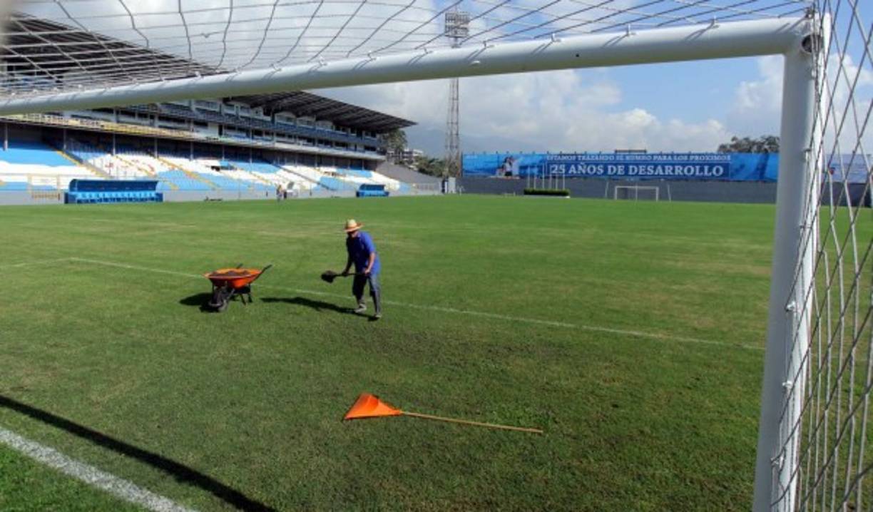 La cancha del estadio Morazán luce mejor que nunca.