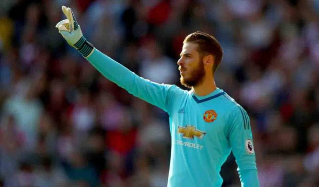 Cristiano Ronaldo cree que es el momento de fichar a un arquero como David De Gea, quien es representado por Jorge Mendes, agente de CR7. En la actualidad el cancerbero milita en Manchester United.