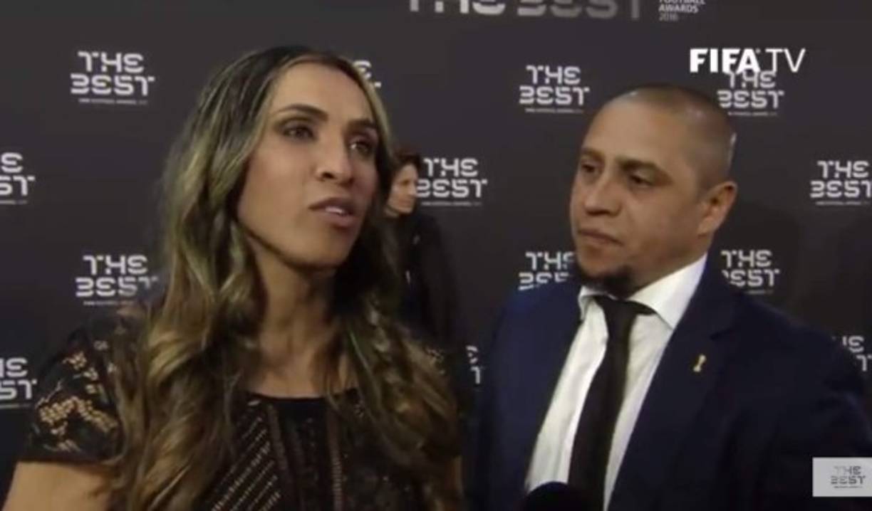 Las estrellas brasileñas Marta y Roberto Carlos.