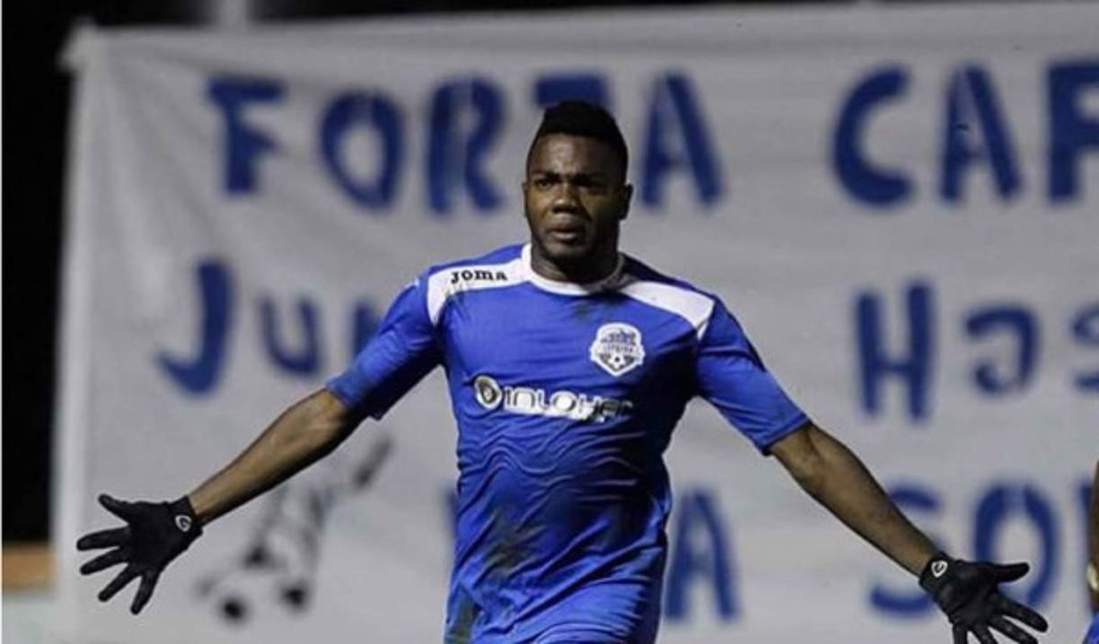 Otro jugador que no sigue en el Lepaera es el delantero Clinton Arzú. El jugador ha fichado por los Lobos de la UPNFM, recién ascendido a la Liga Nacional.