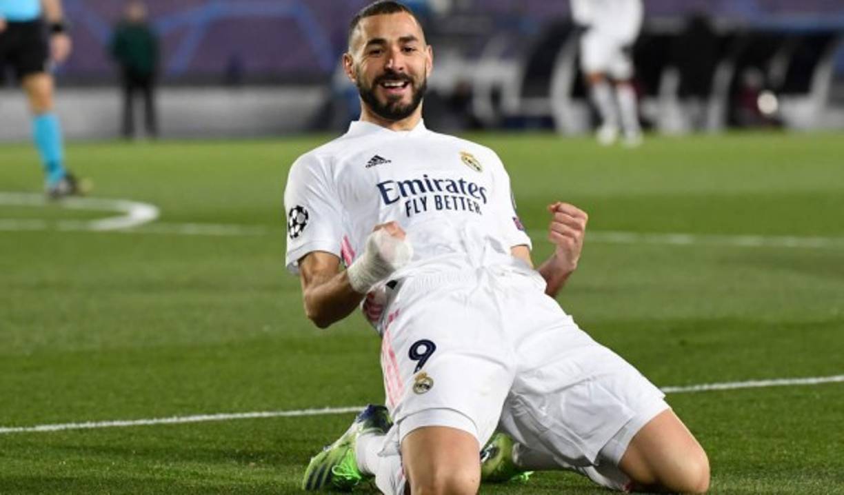 Dos clubes han querido seducir a Karim Benzema para abandonar el Real Madrid. Equipos como el Manchester City y el AC Milan estuvieron atentos a la situación del delantero francés en el club blanco, tal como apunta Defensa Central. El futbolista tiene contrato hasta 2022 y está en negociaciones para extenderlo hasta 2023.<br/><br/>Foto - AFP