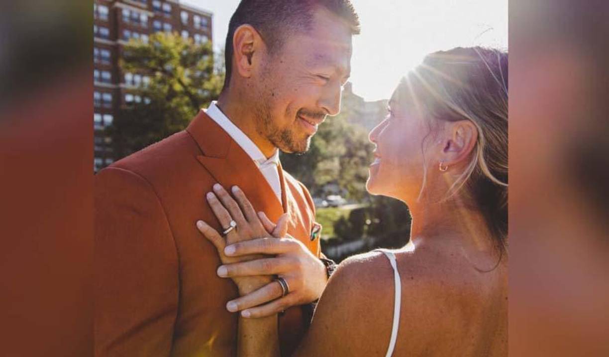 La futbolista Lo’eau LaBonta es la chica que conquistó el corazón del hondureño Roger Espinoza y ella ha compartido fotografías de lo que fue la boda realizada hace unas semanas atrás.