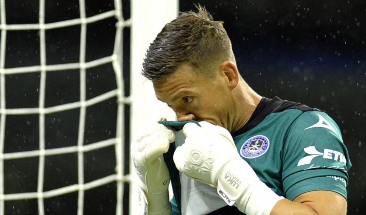 Nicolás Vikonis jugó la temporada pasada con Celaya en la Liga Expansión MX en el futbol mexicano. “No es fácil despedirse de un lugar que me ha tratado así de bien, pero hoy necesitamos estar cerca de la familia, volver a casa. Gracias por entenderme. Los quiero. Una vez toro, siempre toro”, escribió en su Instagram.