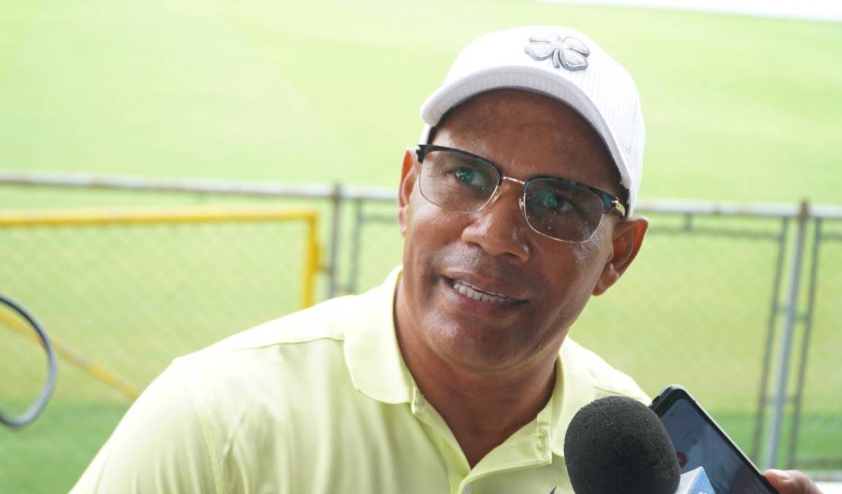 El exárbitro hondureño, se mostró molesto y tildó los trabajos de “chabacanadas” por cómo se encuentra el estado de la cancha del Morazán y confesó que van a disolver el contrato con la empresa que estaba encargada de las obras, ahora el encargado de terminar las mejoras será Condepor, quien tomará las riendas para terminar lo más pronto posible. 