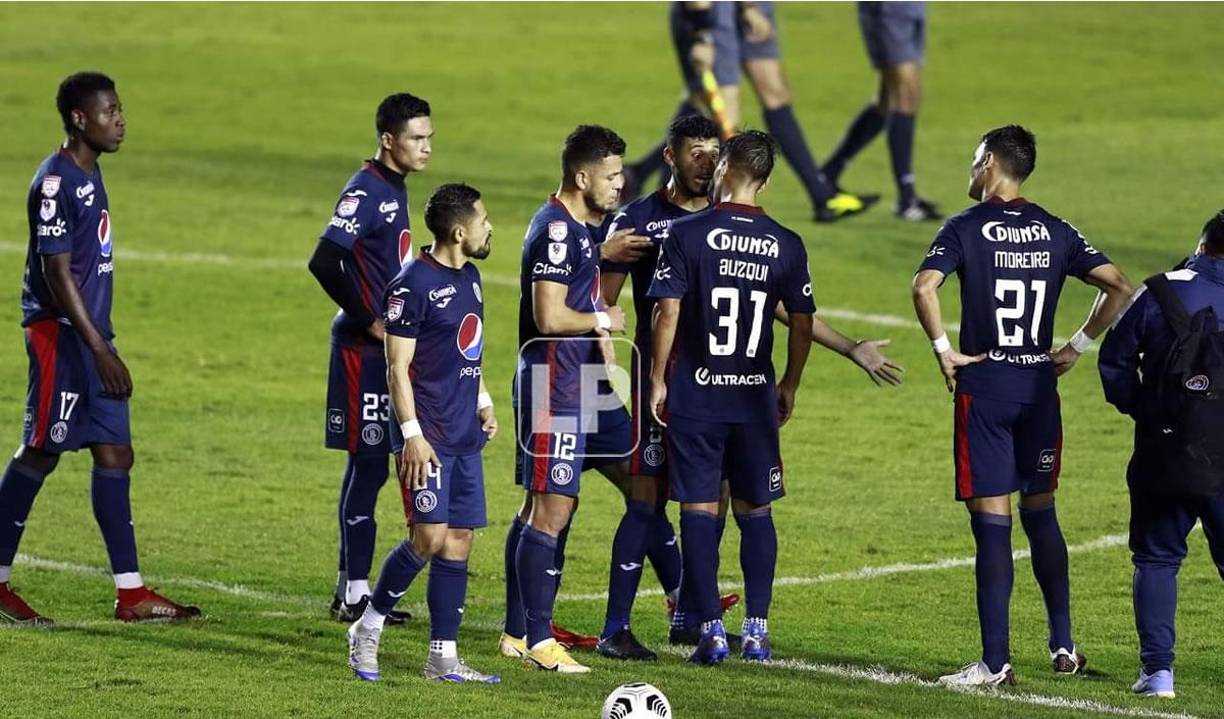 ¡Cara a cara! Pereira y Auzqui se dijeron de todo.